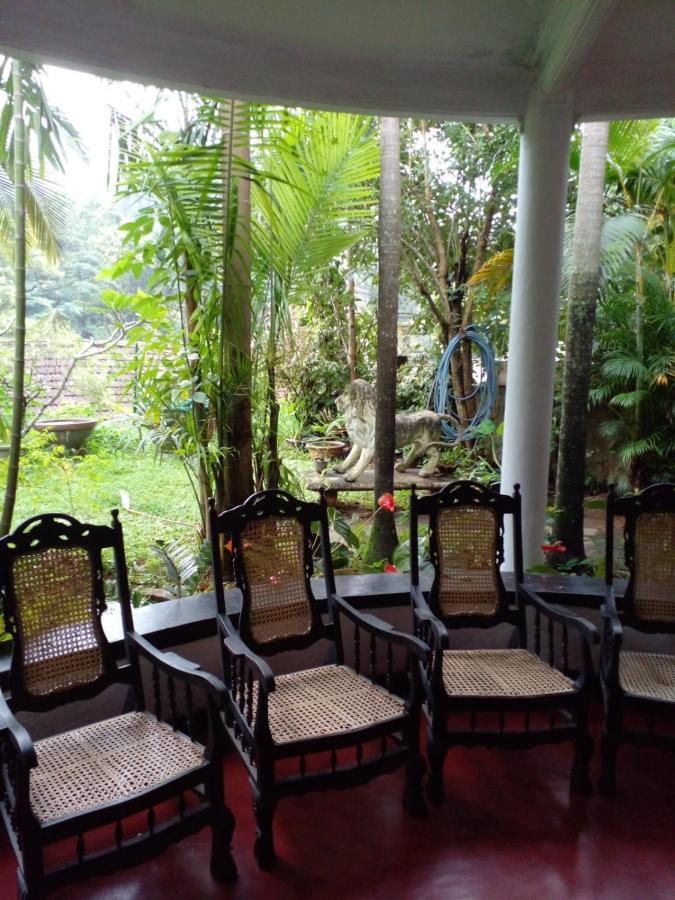 Traditional Kandyan House Exterior photo